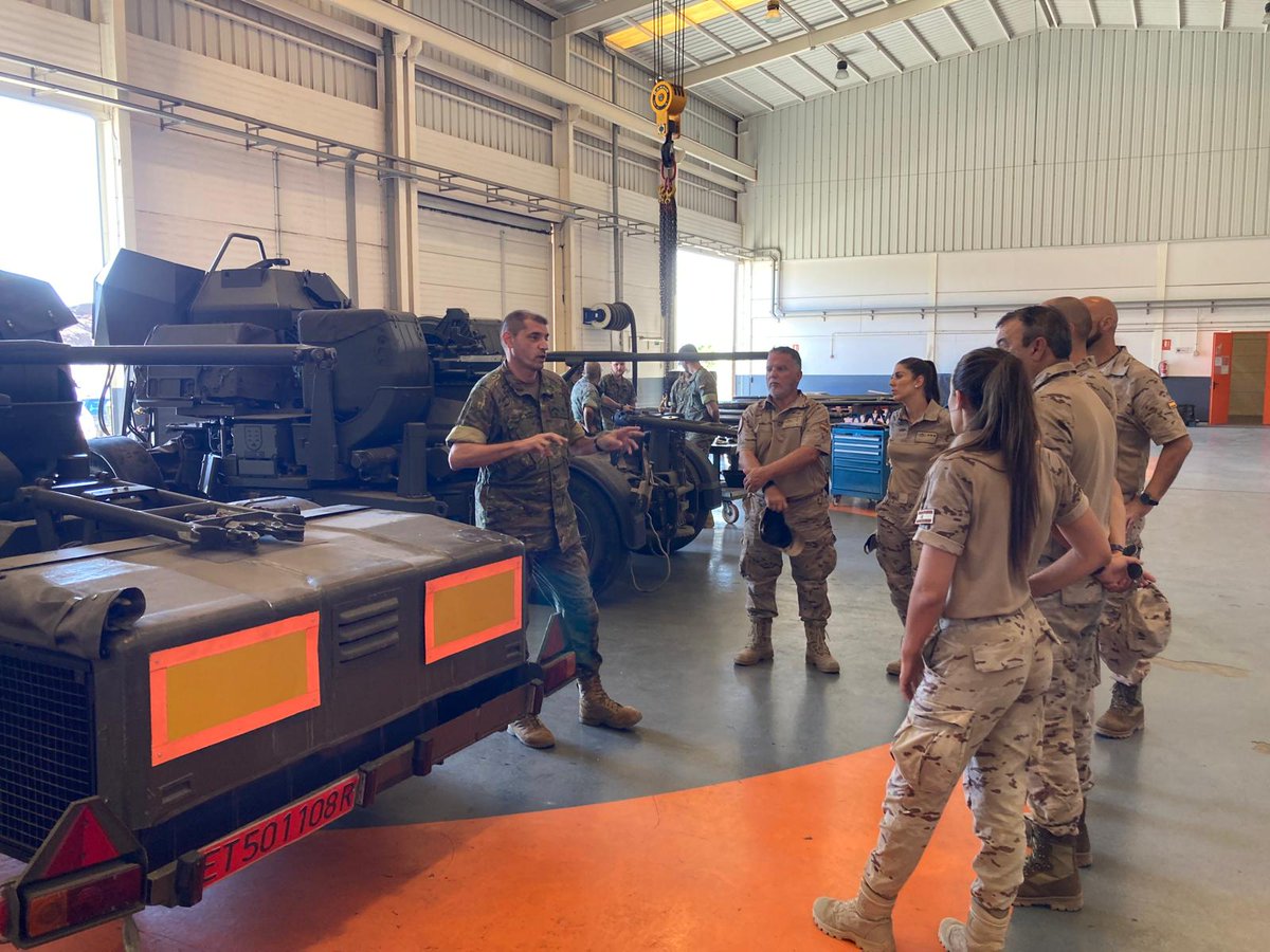 MCANA_ET's tweet image. En el día de hoy,personal del Centro Cartográfico y Fotográfico del @EjercitoAire #CECAF han visitado las instalaciones del Regimiento de Artillería Antiaérea Nº 94 #RAAA94, donde han podido conocer sus medios antiaéreos y sus capacidades.
@MCANA_ET 🇪🇦
@EjercitoTierra