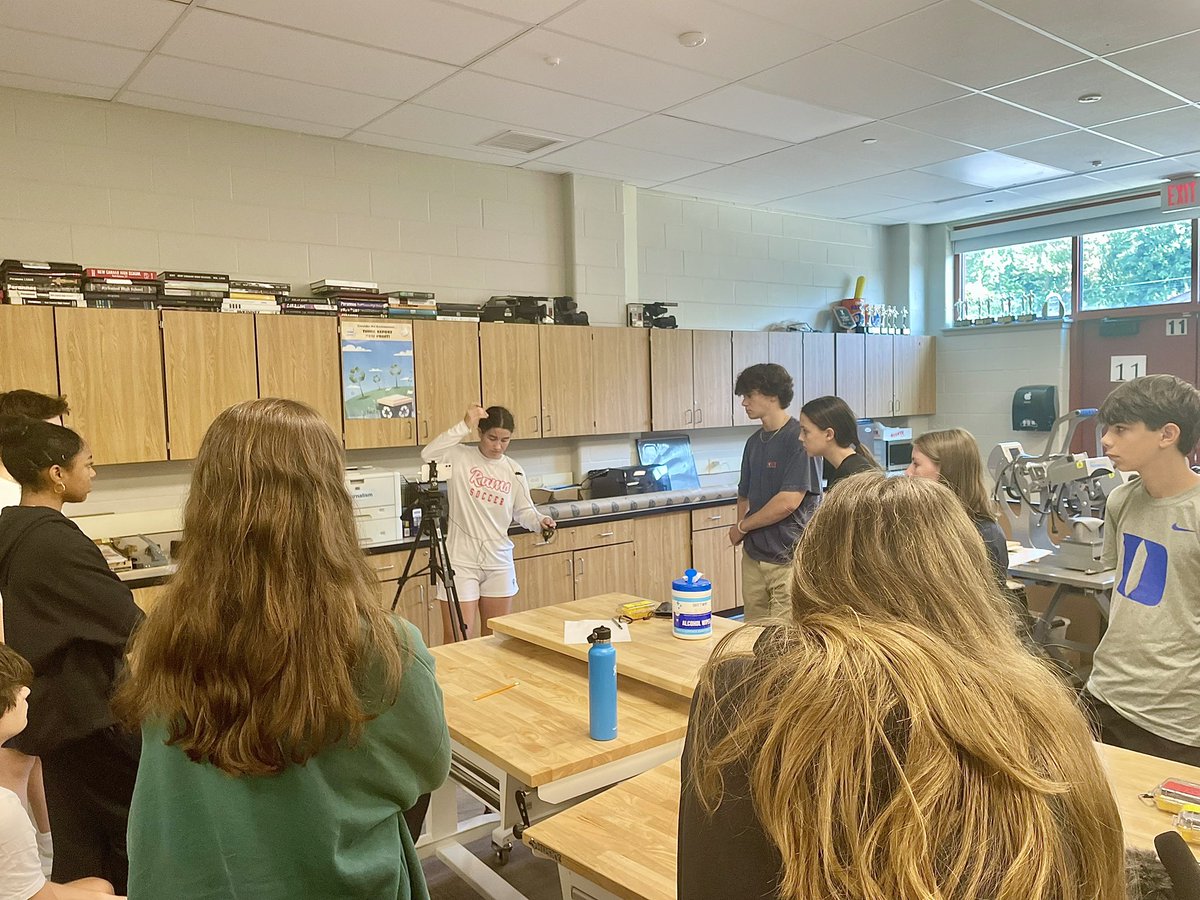 Our Journalism 1 students continue to learn about the basics of media and interviewing as EiC <a href="/cecilyb_courant/">CECILY BRADLEY</a> goes through the tripod setup! <a href="/NCHS_CT/">NCHS</a>