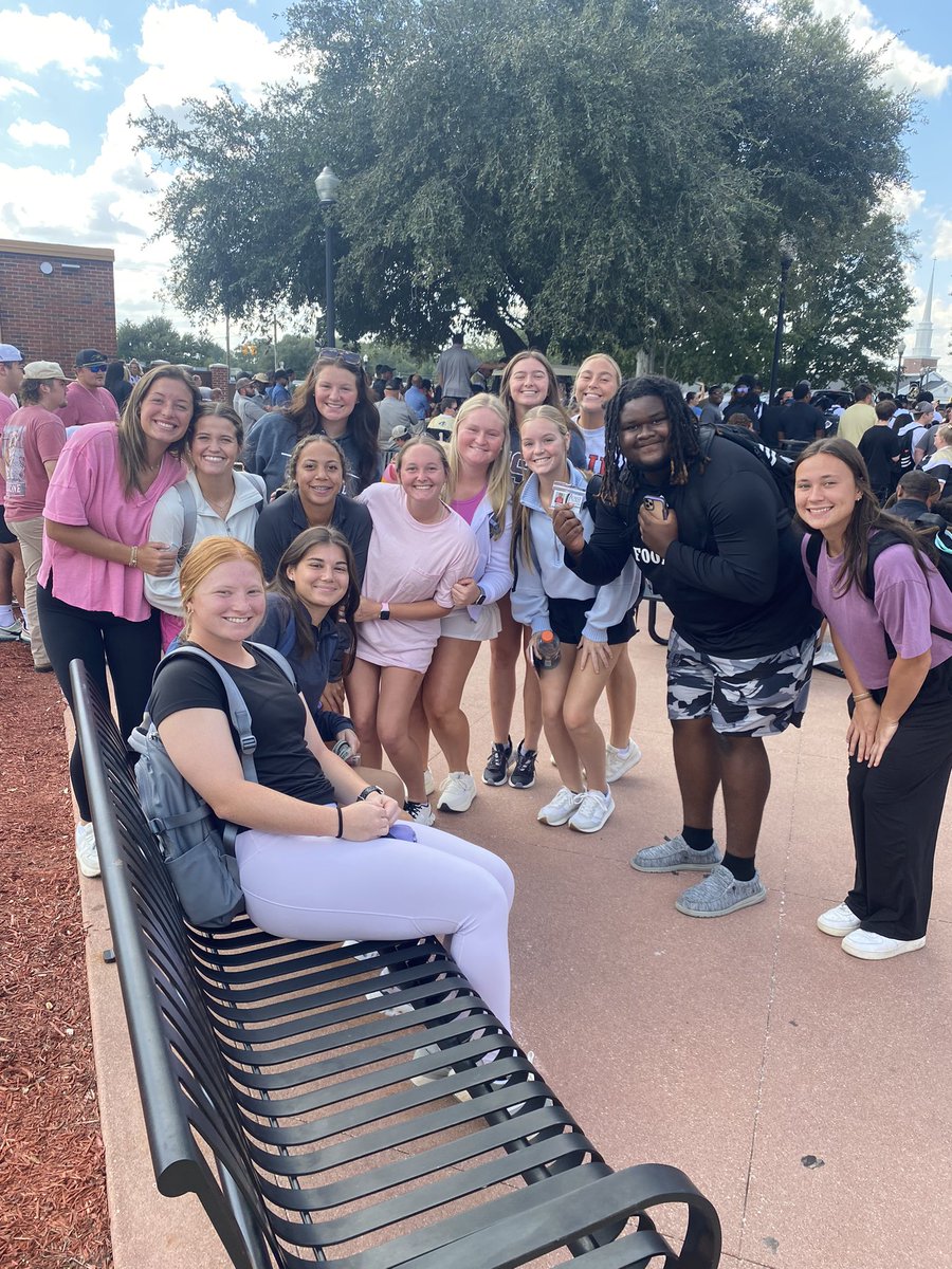 ECCCSoftball's tweet photo. Letsss Gooo Warriors!!! 💛🖤#sharpenthespear
#withYouinmind https://t.co/STu9A7dXuz
