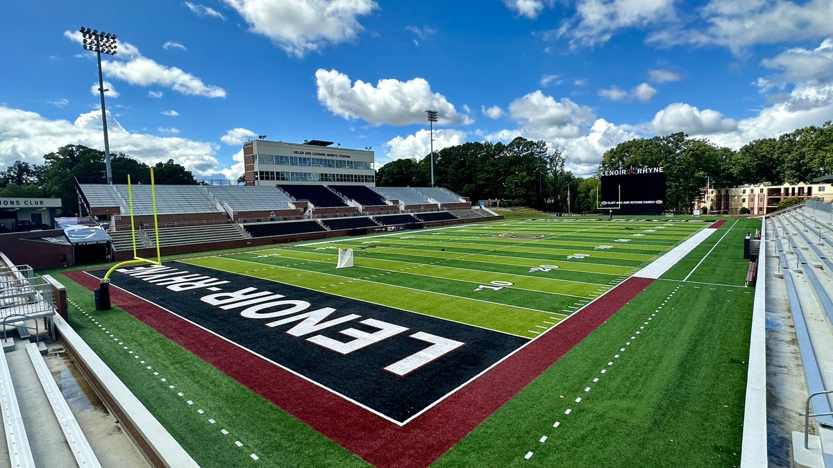 cfbcampustour's tweet photo. 🏟️ Moretz Stadium Visit 🏟️

📍 Hickory, North Carolina 
🏠 Lenoir-Rhyne @LRBearsFootball 
🕰️ Opened in 1924
🪑 7,200 seats
🗓️ Next home game: 9/28 vs Tusculum

#GOBEARS 🐻🧱🐻 https://t.co/Us4nC1tzcv