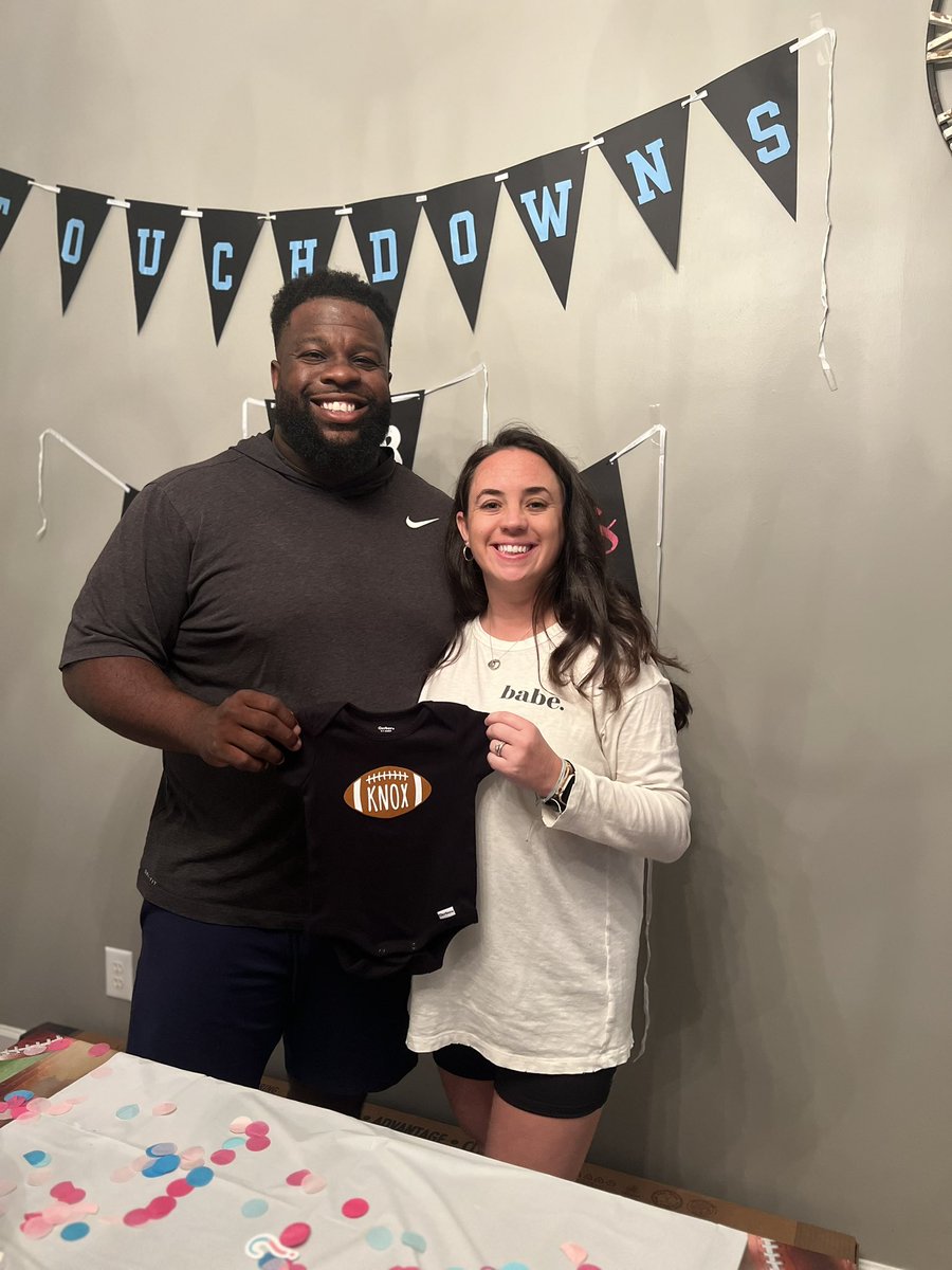 It’s a boy 🏈⚾️‼️ Excited to meet baby Knox in February!! 

#TheGoodLife
#FutureParents