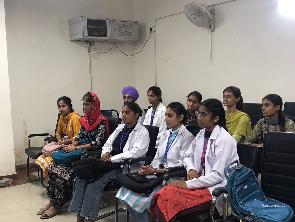 YuvaTarn's tweet photo. NYK-TARN TARAN Organized “EXPERIENTIAL LEARNING PROGRAM” at Civil Hospital Tarn Taran.
“SEVA SE SEEKHEIN - HEALTH”
@yasministryindia @nyksPunjabCHD @nyksindia @mybharatgov
#health #seva #experimentallearningprogramme https://t.co/YmwwPuSJKi