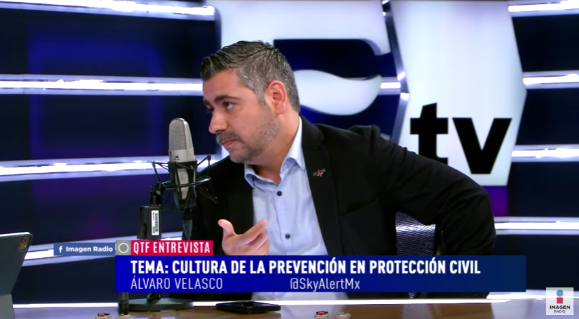 SkyAlertMx's tweet photo. #EnDirecto a través de #ImagenRadio, nuestro CEO, Álvaro Velasco (@alvarovr) está conversando con Fernanda Familiar (@qtf) sobre la importancia de la cultura de prevención y la misión de #SkyAlert de mantener a la comunidad informada ante #sismos. Así como los detalles de nuestro nuevo sistema de notificaciones en tiempo real de microsismos en la #CDMX para la #SkyAlertApp 📲

Puedes escuchar esta entrevista🎙 a través de: 
https://t.co/032AU5A65O

@Imagen_Mx #LaAlertaConfiable