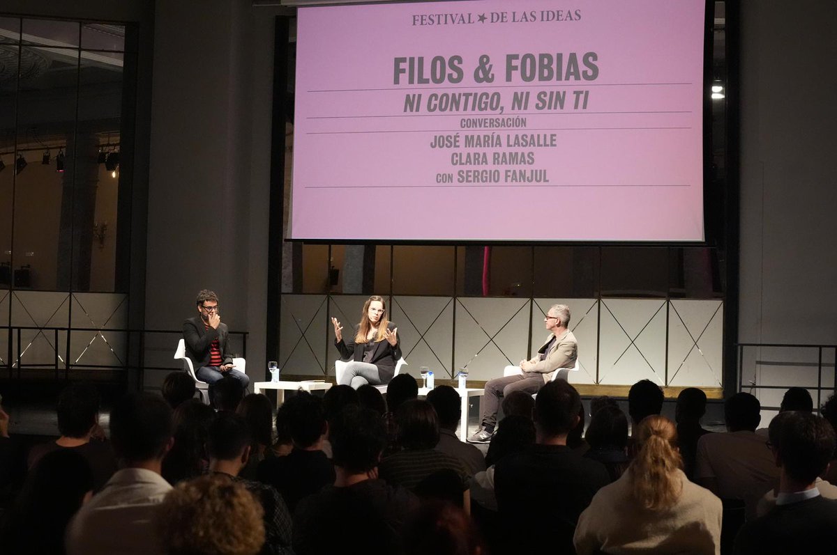 festdelasideas's tweet image. Estamos en un escenario en el que me atrevería a decir que no hay solidez. Nos encontramos en medio de un capitalismo que otorga demasiado poder al algoritmo, nada regularizado y tiene toda la plusvalía que le dan los datos. 

José María Lassalle
#FDI24