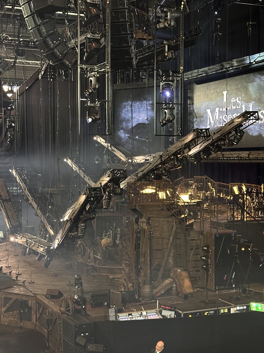 hb78's tweet photo. @mrmichaelball @lesmisofficial Me! So excited!! https://t.co/3z4PmmL8h5