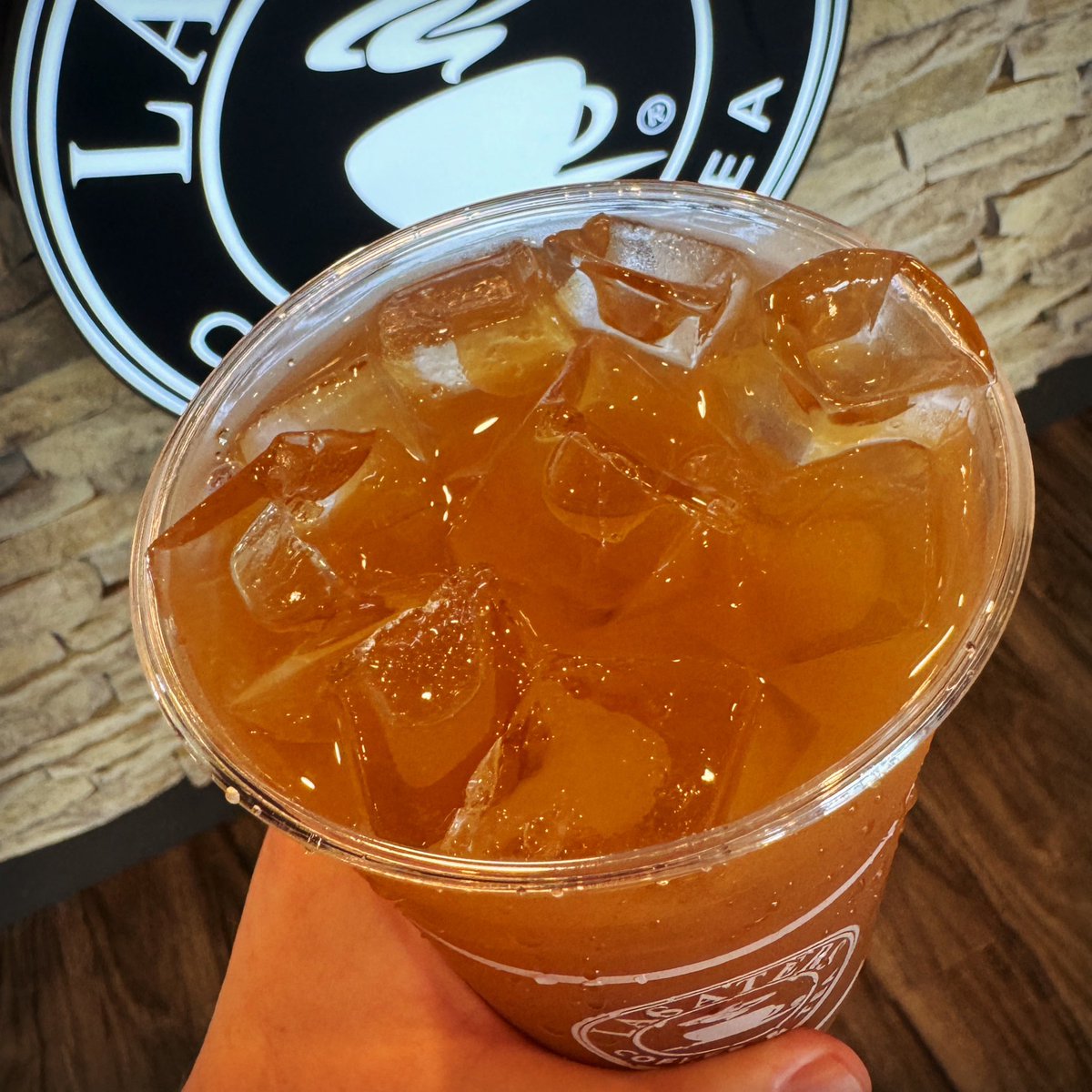 Like walking through an apple orchard on a warm Autumn afternoon. ☀️😎🧊🍎 Grab an Apple Orchard Refresher at your local LASATERS® this Fall, y’all!

📍⏰: Locales/hours at link in bio.
#ImDrinkingLasaters #FallDrinks
#Tennessee #Kentucky #CoffeeShop