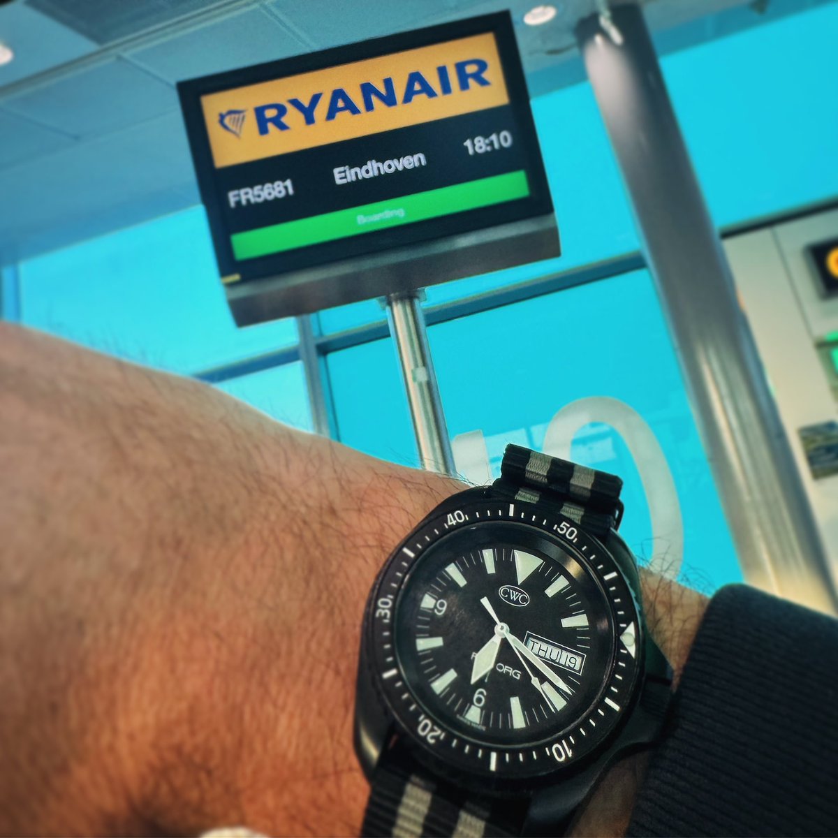 donatiford's tweet photo. . #arnhem inbound with the most appropriate timepiece @cabotwatch for 80th anniversary #bridgetoofar #operationmarketgarden @TheParachuteReg @PRA_Airborne @Para_Training https://t.co/gT05n8zXZk