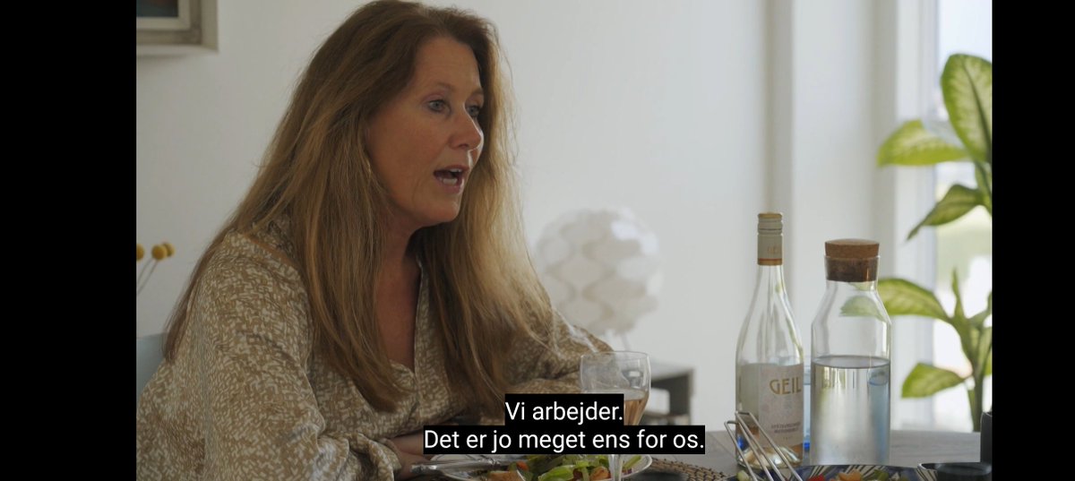NikolajHattens's tweet photo. Prøver den hvidvin at fortælle os noget, som vi ikke ser på TV? #tueogtonystvklub https://t.co/1cY5KCC9uF