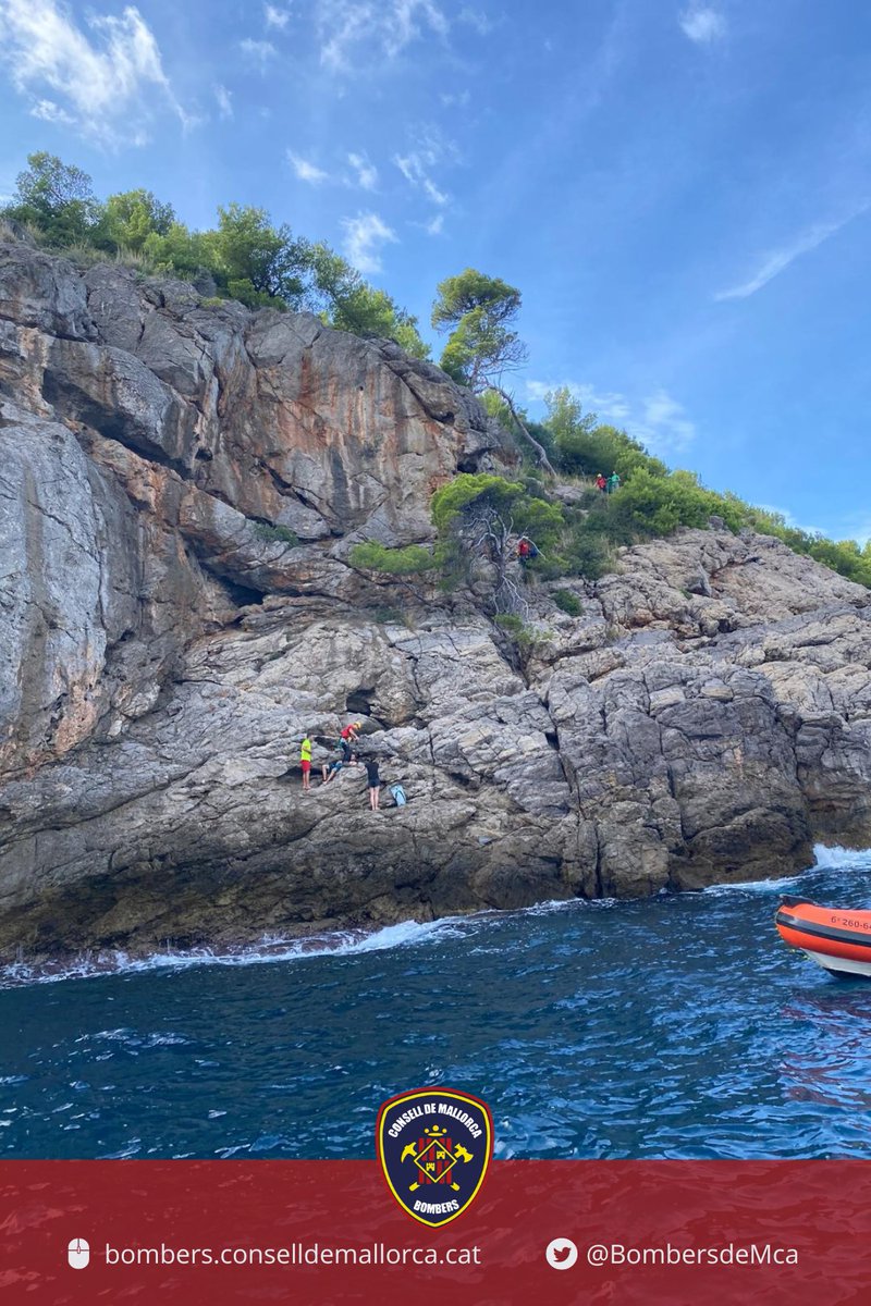 Rescat d'un escalador que ha caigut d'uns 5m mentre practicava psicobloc al Port de Sóller. Hem fet primera assistència sanitària i immovilització amb llitera fins a la pneumàtica dels #socorristes de Sóller. I d'allà al <a href="/SAMU061IB/">SAMU061 IllesBalears</a>.
#GrupdeRescaydeMuntanya
#ParcInca
#ParcSóller