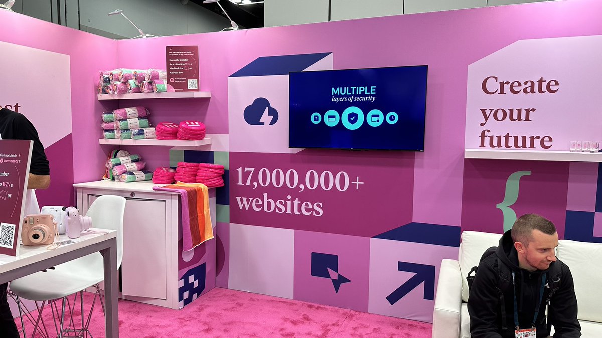 Stopped by the <a href="/elemntor/">Elementor</a> booth at #WCUS and grabbed a nice shirt - I'd love a towel too! I help manage at least 5 of those 17b+ Elementor-powered websites. 😁

(Side note: bring more conference conversations over to Mastodon!!)