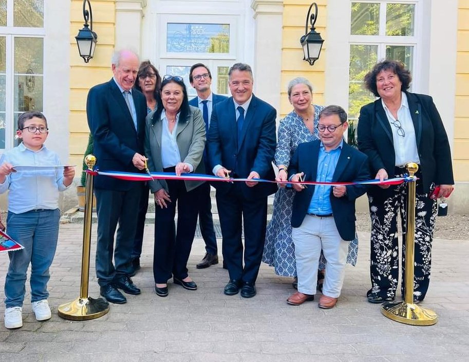 Pierre Deniziot (@pierredeniziot) on Twitter photo ✂️ Inauguration du Pôle Surdité de la Fondation Léopold Bellan à La Norville dans l'Essonne. La Région <a href="/iledefrance/">Région Île-de-France</a> a financé à hauteur de 700 000 € les travaux du château pour regrouper plusieurs services accompagnant de jeunes déficients auditifs avec handicap associé ou non. ✂️ Inauguration du Pôle Surdité de la Fondation Léopold Bellan à La Norville dans l'Essonne. La Région <a href="/iledefrance/">Région Île-de-France</a> a financé à hauteur de 700 000 € les travaux du château pour regrouper plusieurs services accompagnant de jeunes déficients auditifs avec handicap associé ou non.
