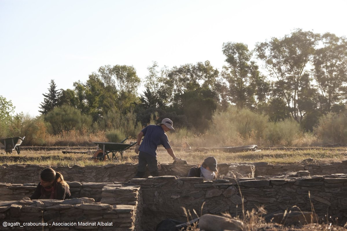 Isemaproject's tweet photo. From late August to mid-September, @MarieLarrieu_  went to the @AMadinatAlbalat  excavation! On the program: intensive sieving, and training the excavation team⛏️to use the flotation machine!
@Isemaproject https://t.co/4V5jY4x1tv