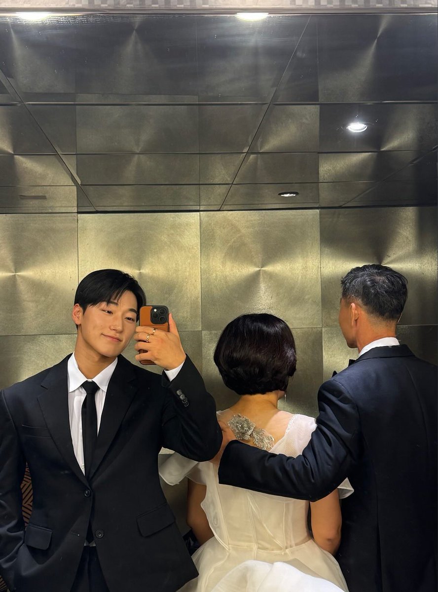 CHOI SAN. tweet media