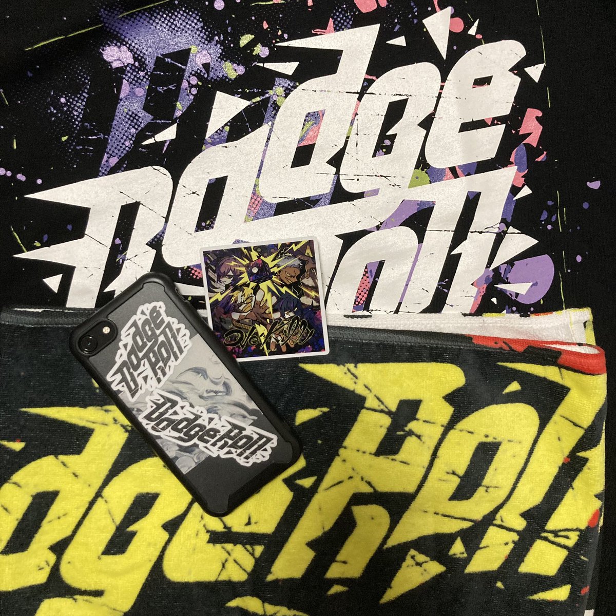 spring_crimson's tweet photo. DodgeRollグッズ届いた！⚡️
バンドグッズ感最高🤘🎲🎸 https://t.co/9UGRrN6Cbp