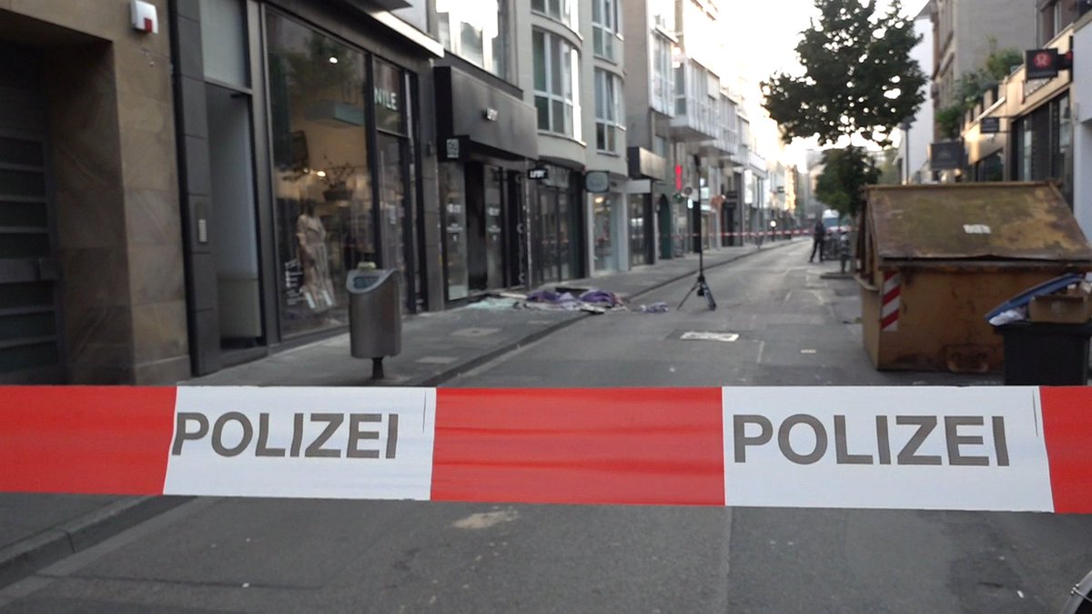 Entführungen, Sprengstoffanschläge – in Köln und anderen NRW-Städten gibt es seit Mitte Juni etliche Fälle, die womöglich miteinander zusammenhängen.

youtu.be/c0r6HQUzNbE?si…