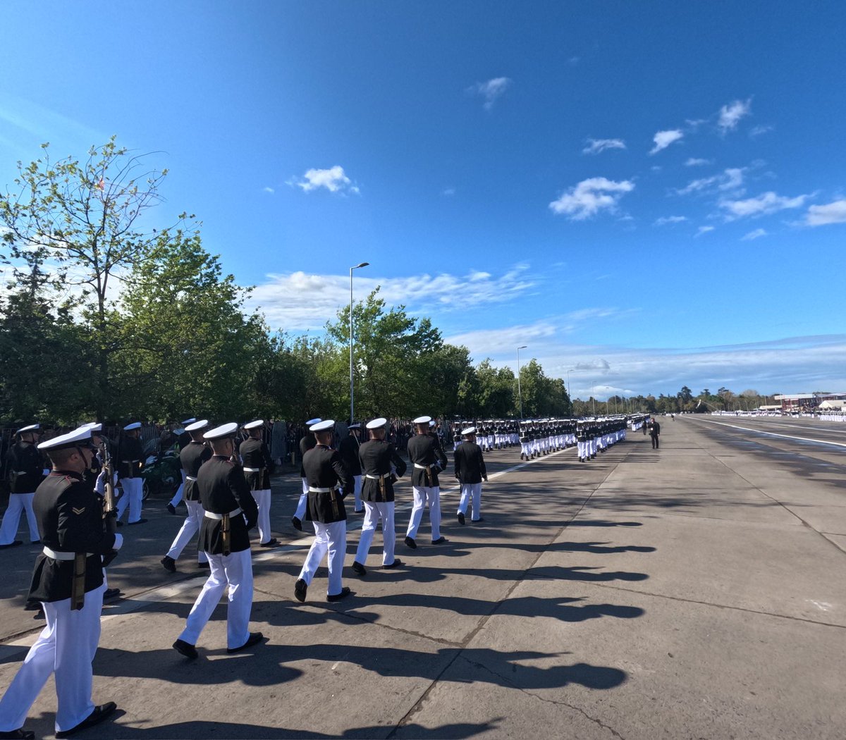 Armada_Chile's tweet photo. 1281 hombres y mujeres representarán a la Armada de Chile ⚓️🇨🇱 en la Elipse del Parque O'Higgins, durante la #ParadaMilitar2024 en honor a las #GloriasDelEjército 

#ArmadaPorChile #DesfilandoConLaArmada #RumboAlDesfile https://t.co/nHcGieDK4V