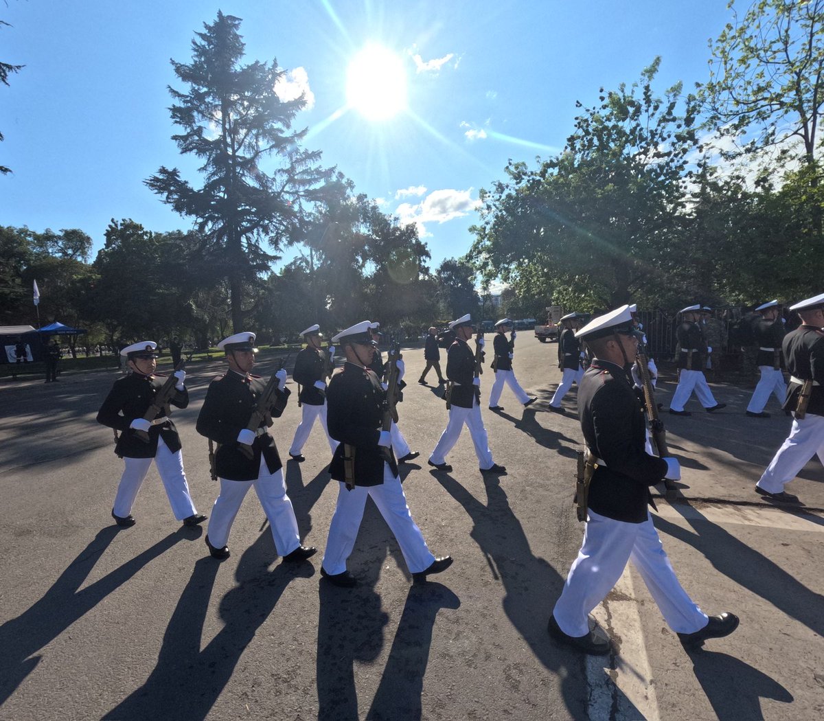 Armada_Chile's tweet photo. 1281 hombres y mujeres representarán a la Armada de Chile ⚓️🇨🇱 en la Elipse del Parque O'Higgins, durante la #ParadaMilitar2024 en honor a las #GloriasDelEjército 

#ArmadaPorChile #DesfilandoConLaArmada #RumboAlDesfile https://t.co/nHcGieDK4V