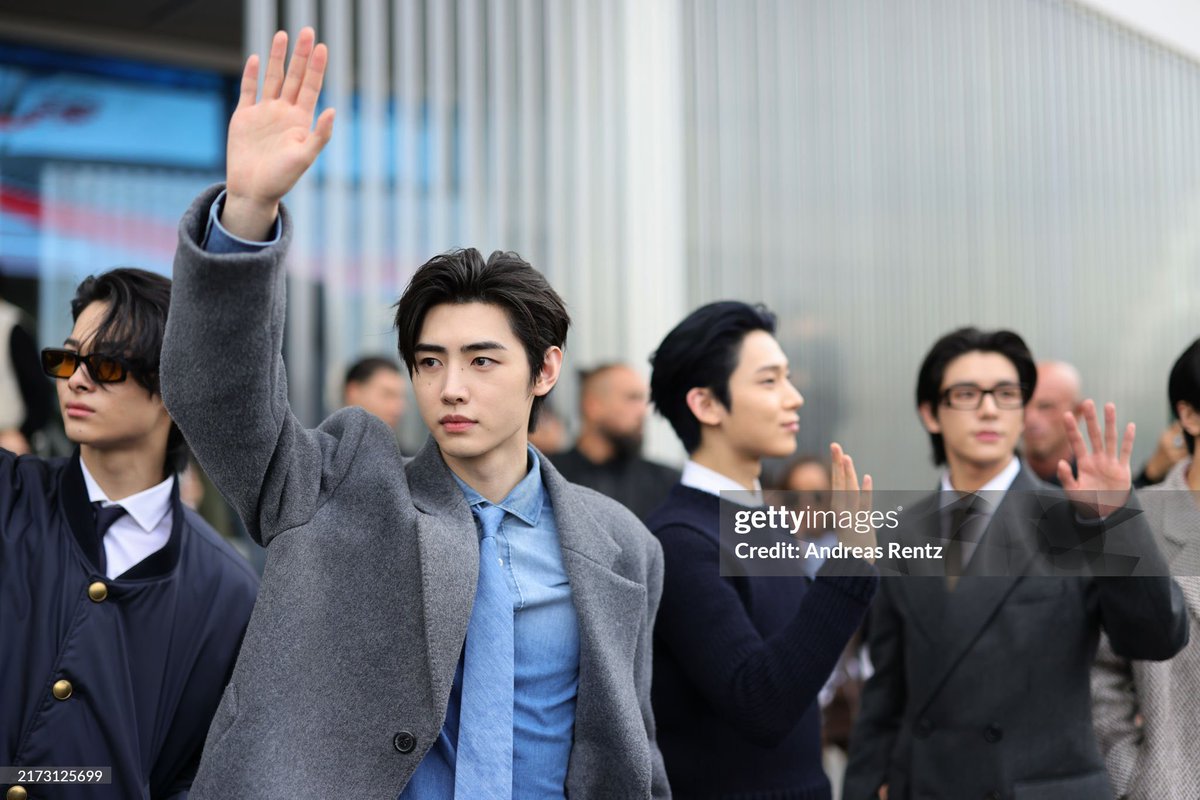 WONFAlRY's tweet photo. getty images photographer sighs in relief whenever they take a photo of sunghoon https://t.co/lSQGR4Um6S