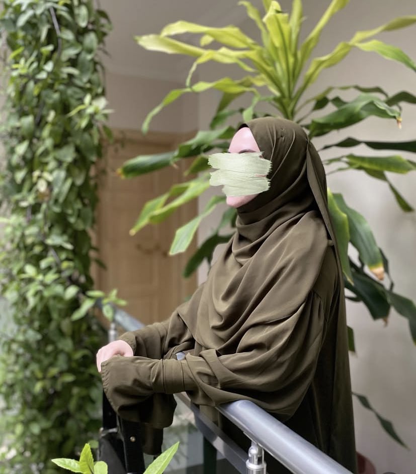 tesettür, sanılanın aksine güzelliği kapatmak ile ilgili değildir. 
tesettür, güzelliği yeniden tanımlamaktır.

#Hijab #tesettür