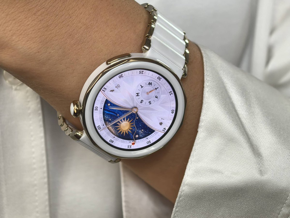 TECHNOSenior1's tweet photo. Huawei właśnie zaprezentował swoją najnowszą serię zegarów Huawei #WatchGT5pro. Wśród nich znajdziemy bardzo bogatą listę modeli, z których zapewne każdy znajdzie coś dla siebie.
@PolskaHuawei 
@Huawei 
#własnytest
#Huawei, #WATCHGT5, #WATCHGT5Pro, #Smartwatch, #TruSense, #MonitorowanieZdrowia, #Sport, #GPS, #FunkcjeSportowe, #PłatnościZbliżeniowe, #Wytrzymałość, #Wodoodporność, #TrybGolfowy, #RouteDraw, #EKG, #MonitorowanieSnu, #DługaBateria, #NowaGeneracja, #NowośćNaRynku
https://t.co/SeuPvbTkTK