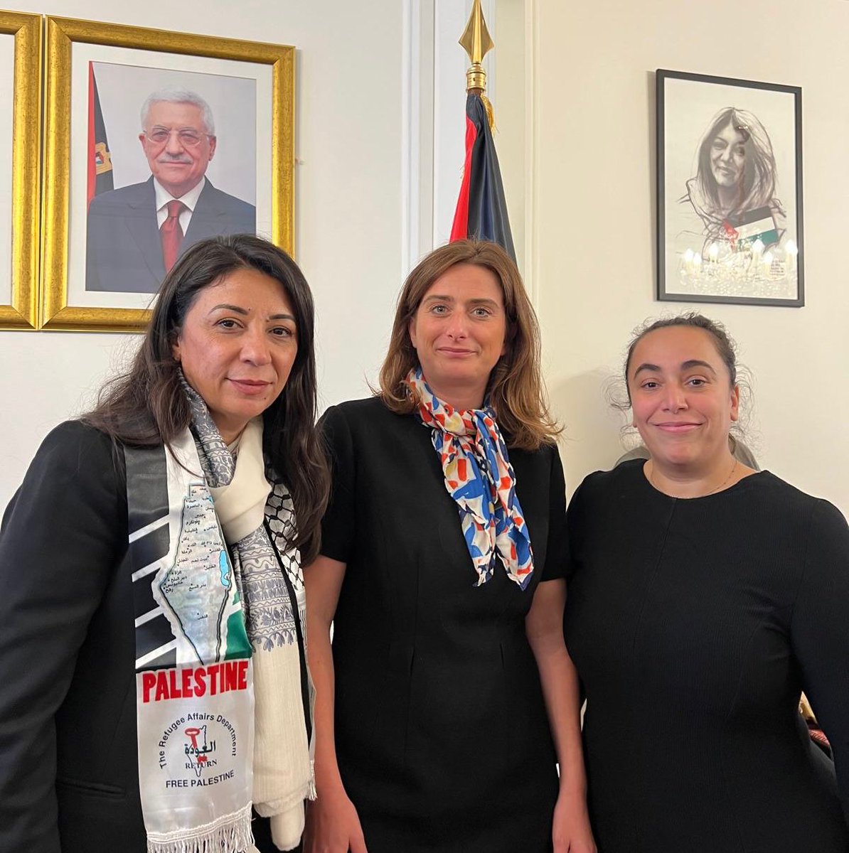 marinetondelier's tweet photo. Avec l’ambassadrice de Palestine et plusieurs ministres de l’OLP. 

À leur invitation nous nous rendrons en Palestine pour appuyer nos demandes.

Pour le cessez-le-feu, la reconnaissance de l’Etat de Palestine, la libération de tous les otages et l’embargo sur les ventes d’armes à Israël. 

Merci à @SabrinaSebaihi de porter à l’AN la demande de création d’un groupe d’amitié France/Palestine.