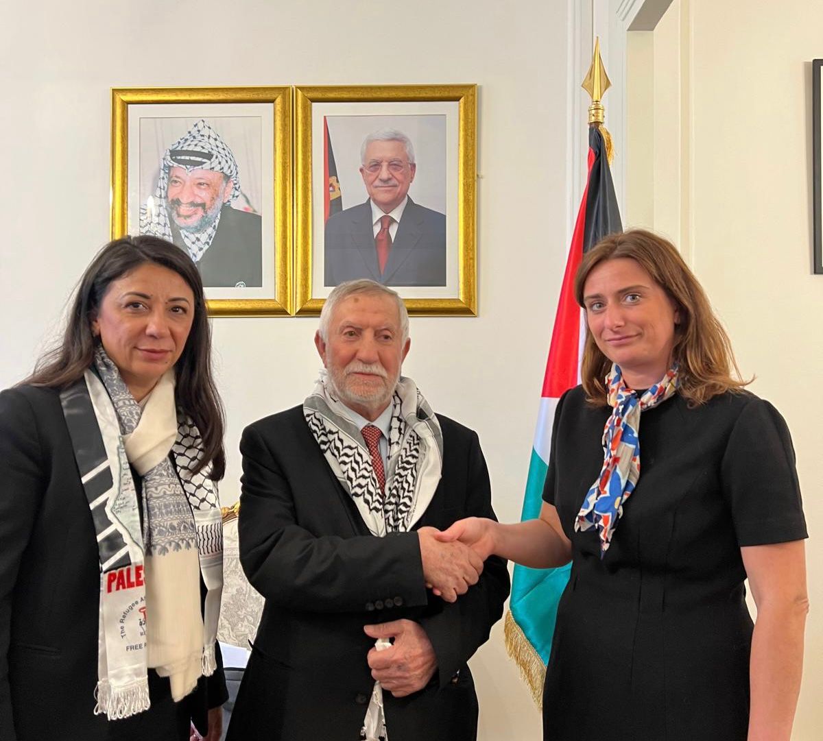 marinetondelier's tweet photo. Avec l’ambassadrice de Palestine et plusieurs ministres de l’OLP. 

À leur invitation nous nous rendrons en Palestine pour appuyer nos demandes.

Pour le cessez-le-feu, la reconnaissance de l’Etat de Palestine, la libération de tous les otages et l’embargo sur les ventes d’armes à Israël. 

Merci à @SabrinaSebaihi de porter à l’AN la demande de création d’un groupe d’amitié France/Palestine.