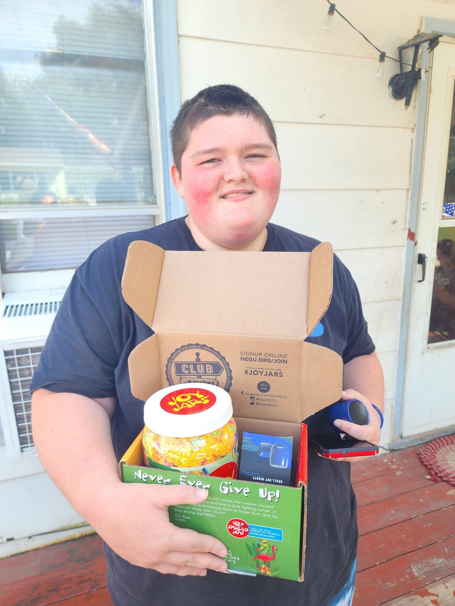 TeamNEGU's tweet photo. NEGU Nation, say hello to Shawnee from IA. She is 15 years old and loves to color, work with putty, and play on her Xbox. Let's give a shout-out to this beautiful, strong, and courageous girl! We NEGU for you, Shawnee! 💙 💛

#NEGU #JoyJars #ClubNEGU #teencancer https://t.co/2RviZlZuAi