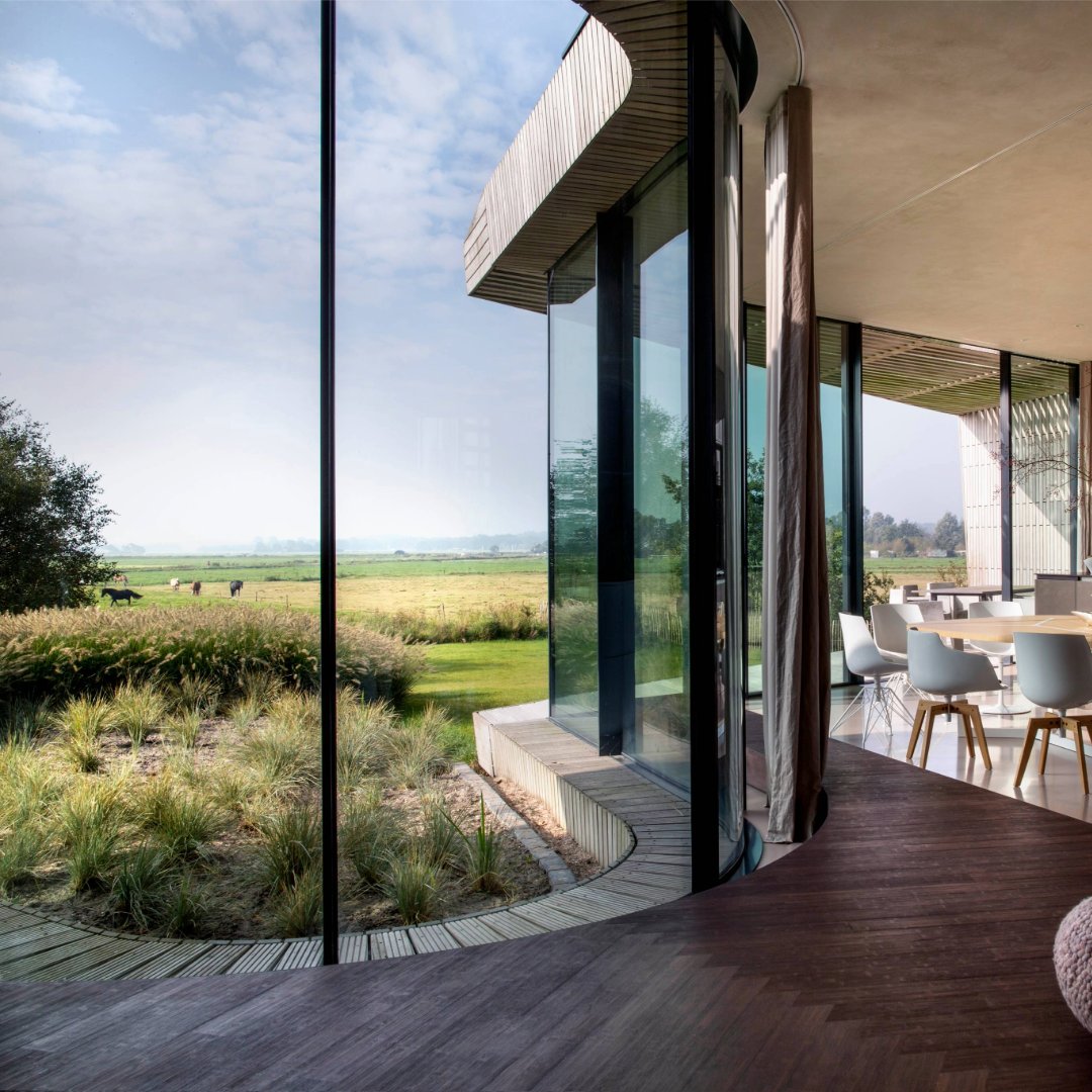 minimalwindowUK's tweet image. Introduce a stunning architectural feature with the minimal windows® Curve Door. This unique solution offers curved glass panels that create soft, flowing lines for a modern and sophisticated look.
ow.ly/jgLS50TcWnW
#CurveDoor #InnovativeArchitecture