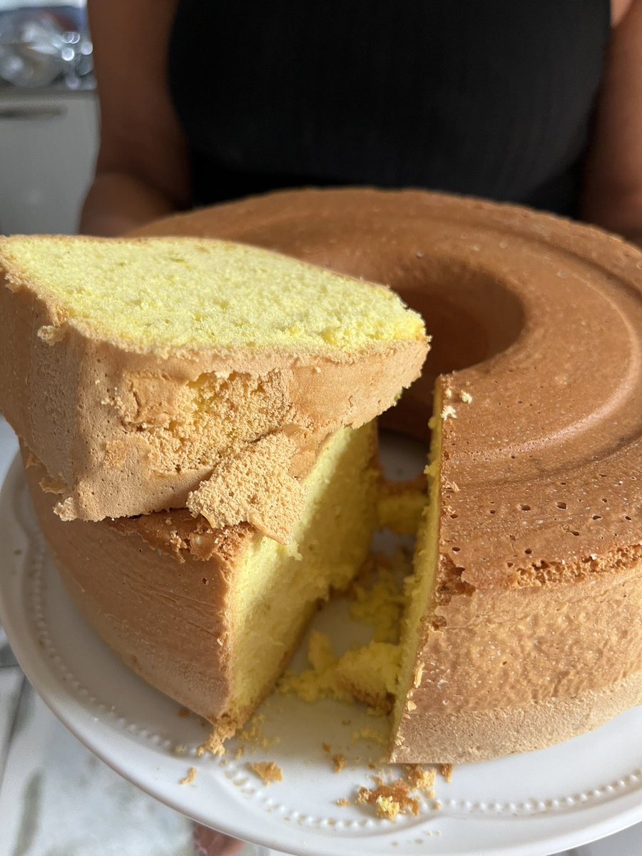 alicestoco's tweet photo. Ainda bem que o David não me deixou desistir de comprar essa vela na Bahia 
O o boné da criança onde foi parar haha
Descobri que existe um tradutor para surdos 
A brevidade da minha mãe é a melhor do mundo https://t.co/d0TNFUX7kv
