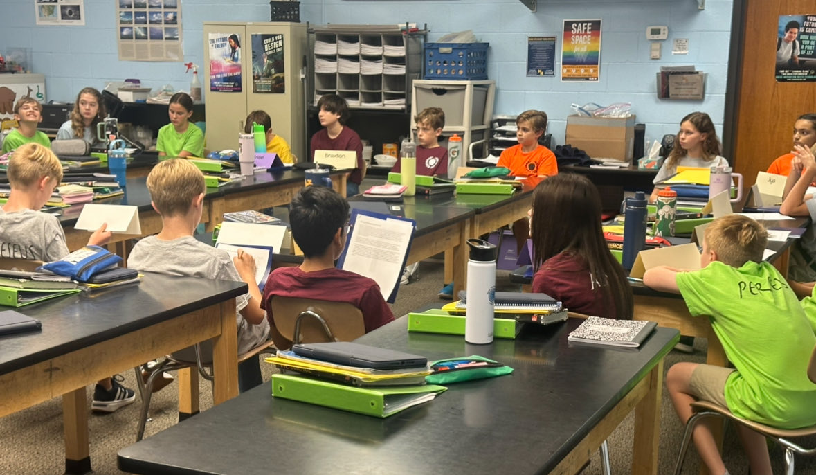 traceyarmour's tweet photo. ⁦@PaideiaCenter⁩ Mr.Caldwell facilitated a great Paideia seminar with his 6th grade science students over renewable energy resources ⁦@merrolhydehawks⁩ https://t.co/HUpyFo66kQ