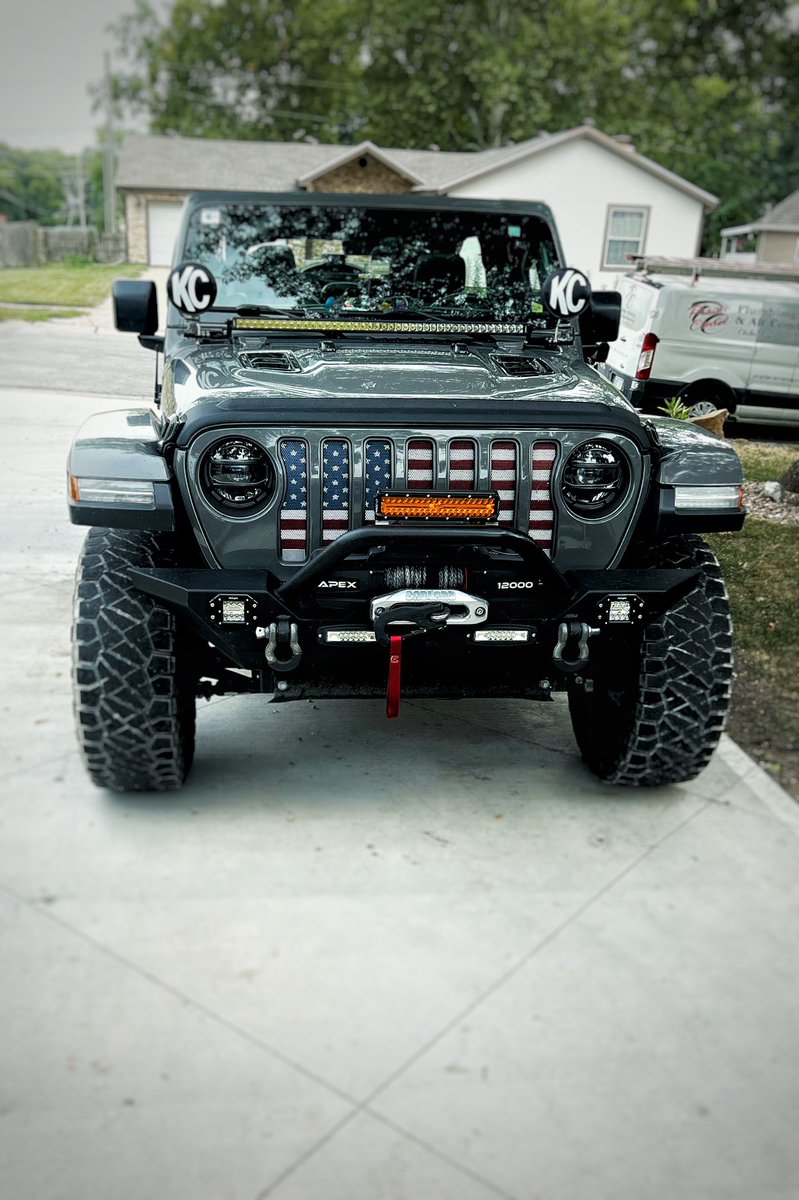 Newson242's tweet image. #myproject repainted #flag on #jeep #grill #2024 #rosie