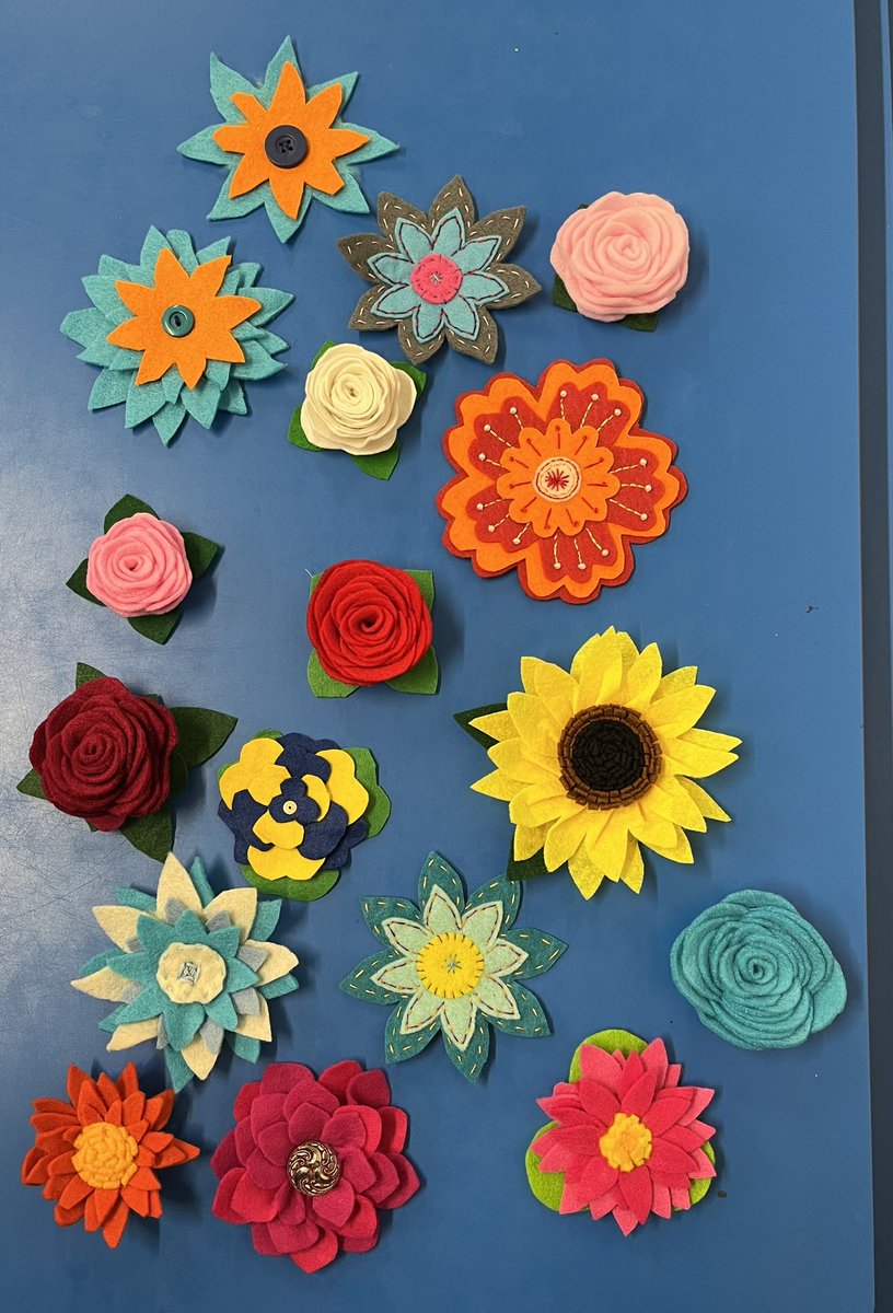 WIDidsbury's tweet photo. Our craft group had a busy night of felt flower making. https://t.co/4oToH7iseg