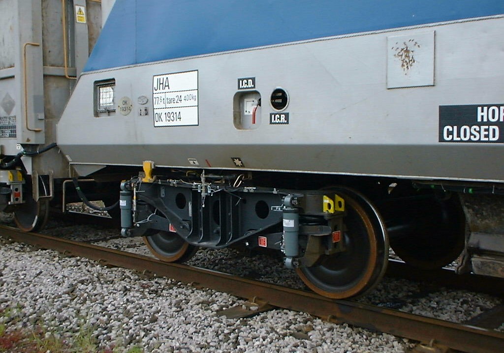 bowerbooks's tweet photo. Back in 2000 a trial was carried out with TF-25 bogies fitted under two O&K aggregate wagons, Box OK3312 and Hopper OK19314 had their bogies strain-gauged up at the RTC and a couple of test runs went to Carnforth and back, 4-5 April 2000. #railvehicletesting https://t.co/EIXvNbDIDb