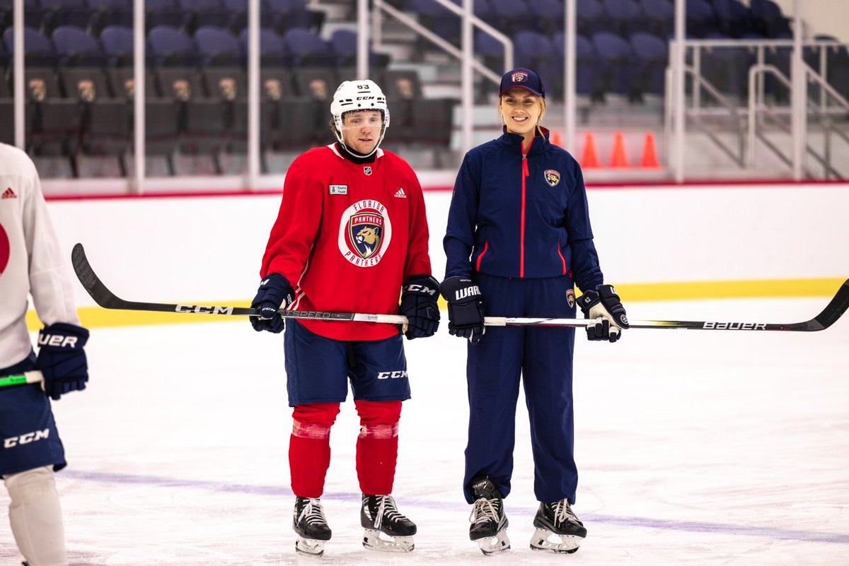 U18 Team Manitoba's Christine Bumstead is currently in Fort Lauderdale, Florida working as a guest coach with the <a href="/FlaPanthers/">x - Florida Panthers</a> and she is inspiring a whole generation of female coaches in the process.

🔗| ow.ly/YC5Q50TqWeM

#NationalCoachesWeek