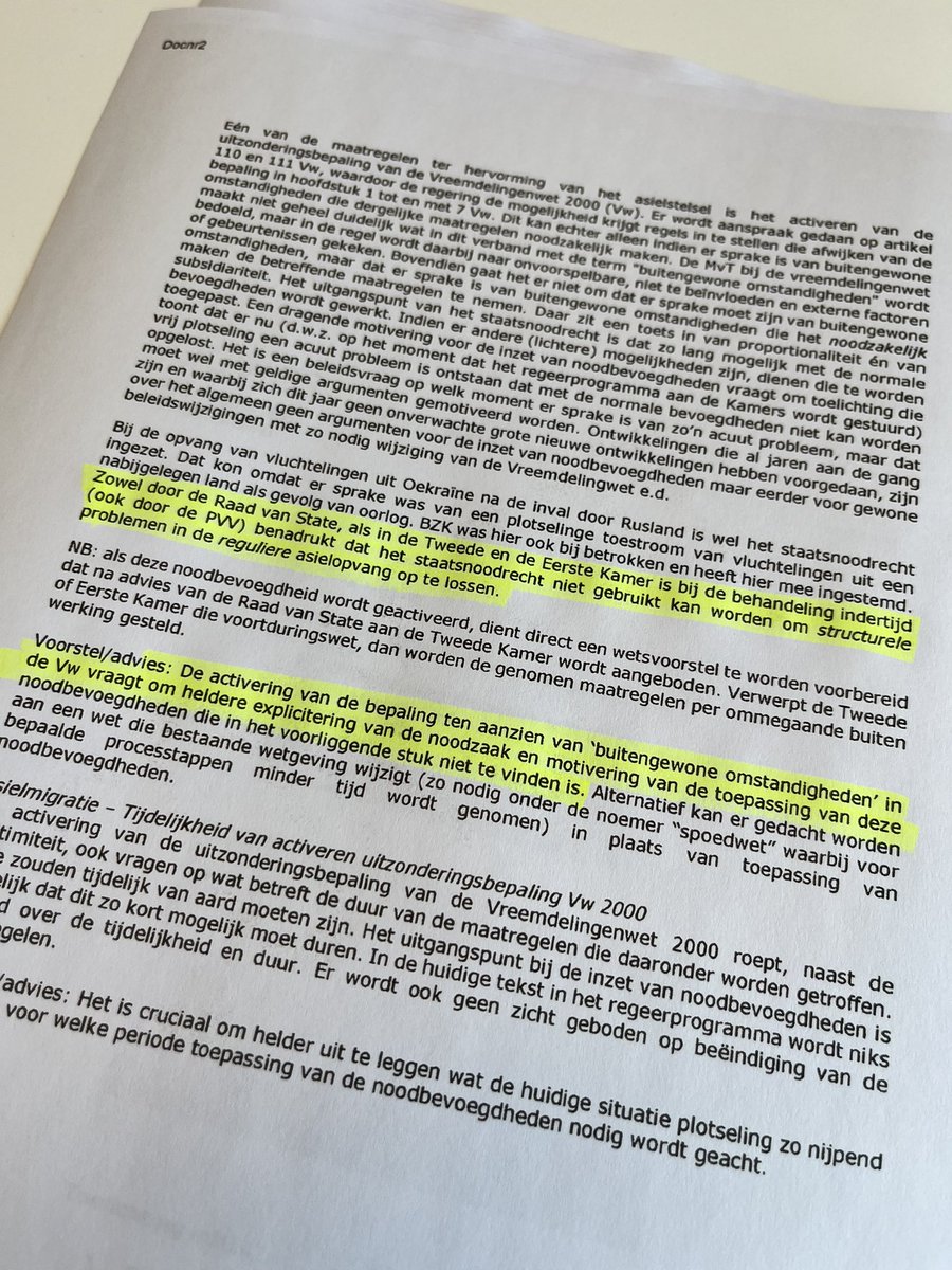 fonslambie's tweet image. Ambtenaren schrijven dat PVV ook zou hebben gezegd dat staatsnoodrecht niet gebruikt kan worden om structurele problemen in reguliere asielopvang op te lossen. #APB