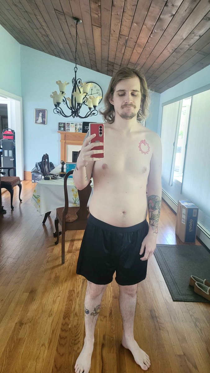 FrodoDabbinss's tweet photo. Thank you all for doing Camp Knut 2, I decided to do my own journey after dealing with a breakup and losing my job at the start of this year, it was just the thing I needed for the extra little push. I'm only down 4 lbs but I think my body did a recomposition https://t.co/3SMHAU02u2