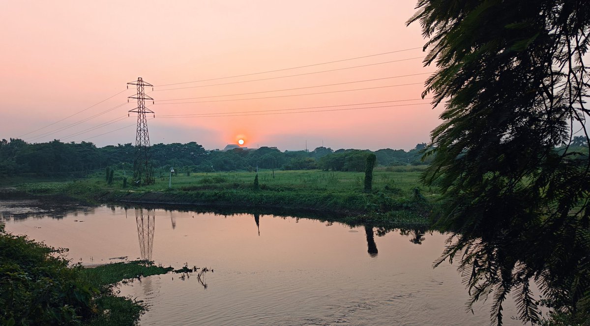 Another sunset on this remote campus and another newly minted explorer of the Sun ☀️ Me with Dr. Souvik Roy of <a href="/cessi_iiserkol/">Center of Excellence in Space Sciences India</a> who defended his thesis successfully today. The computational models we developed will hopefully move us closer to realistic space weather predictions.