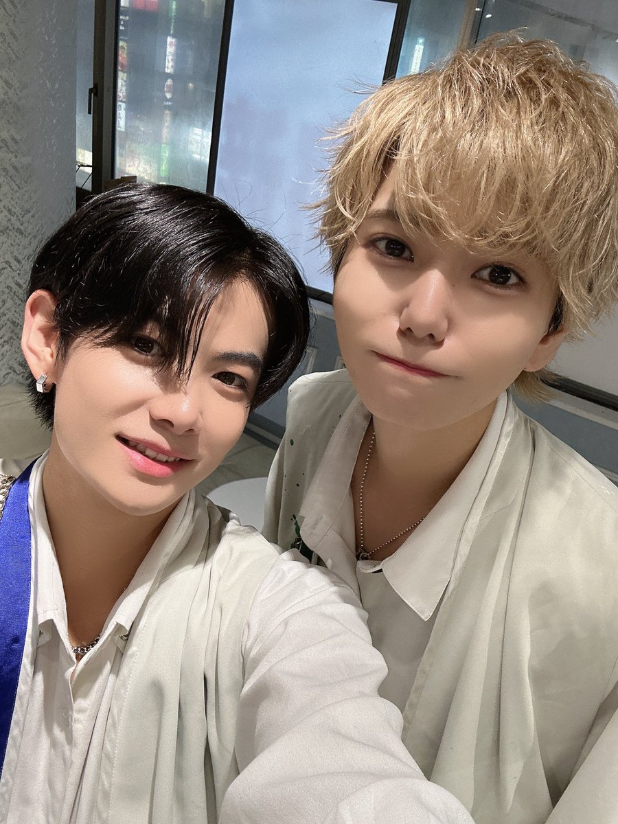 IBUKI070401's tweet photo. りょーいちくんリアバ公演ありがとございました！
去年お祝いできなくて今年はお祝いできて良かった！おめでとうーう！🎉これからもよろしくお願いしますー！🙇‍♂️昨日はごめんなさいでした！今日も来てくれてありがとう！！ https://t.co/ZKILV3gHVt