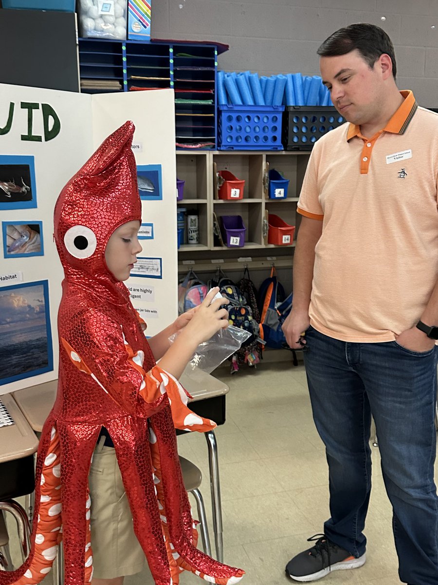 ⁦<a href="/PaideiaCenter/">Paideia Center</a>⁩ 2nd grade students ⁦<a href="/merrolhydehawks/">Merrol Hyde Magnet</a>⁩ presented their animal research projects. Throughout project work, students engage in curricular study by learning information, practicing skills, and deepening their understanding of concepts.