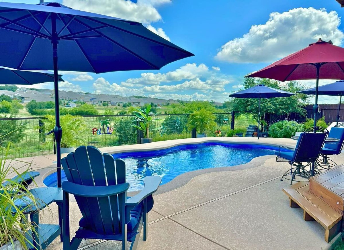 patriciazars's tweet image. ☀️⛱💦UMBRELLAS around the pool can add so much - from shade to aesthetics‼️

🤔👉Let's face it, when you are planning and picking out all of the options for your pool &amp;amp; your backyard paradise!

📲210.494.5002

 #GarysPoolAndPatio