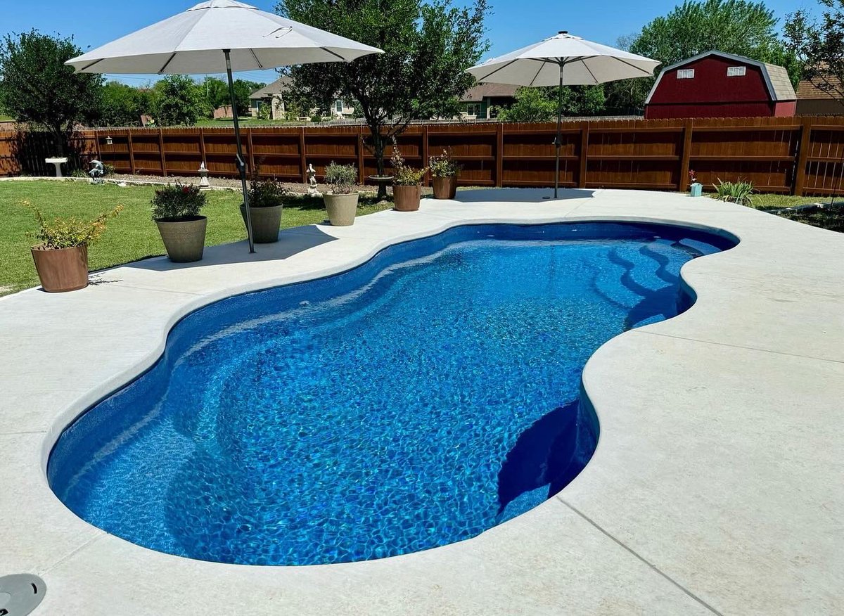 patriciazars's tweet image. ☀️⛱💦UMBRELLAS around the pool can add so much - from shade to aesthetics‼️

🤔👉Let's face it, when you are planning and picking out all of the options for your pool &amp;amp; your backyard paradise!

📲210.494.5002

 #GarysPoolAndPatio