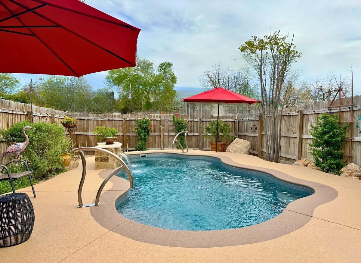 patriciazars's tweet image. ☀️⛱💦UMBRELLAS around the pool can add so much - from shade to aesthetics‼️

🤔👉Let's face it, when you are planning and picking out all of the options for your pool &amp;amp; your backyard paradise!

📲210.494.5002

 #GarysPoolAndPatio