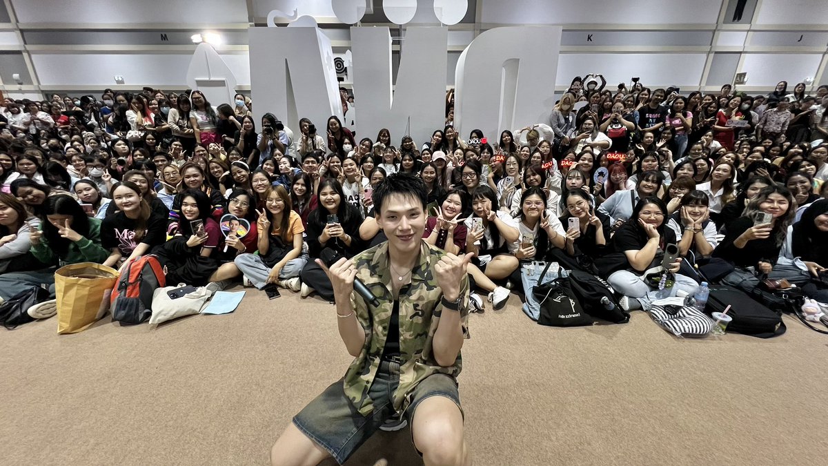 OPENLABEL_TH's tweet photo. ขอบคุณทุกคนที่มาหา ขอบคุณทุกกำลังใจที่ส่งมาให้ ต้าห์อู๋ / พตอ / มุเด้ง นะครับ  ร้ากกกกกกกกกก🦖❤️

DNA TRAVEL X DAOU
#DNATravelFestxDaou
#OPENLABEL https://t.co/SbpUUj9goD