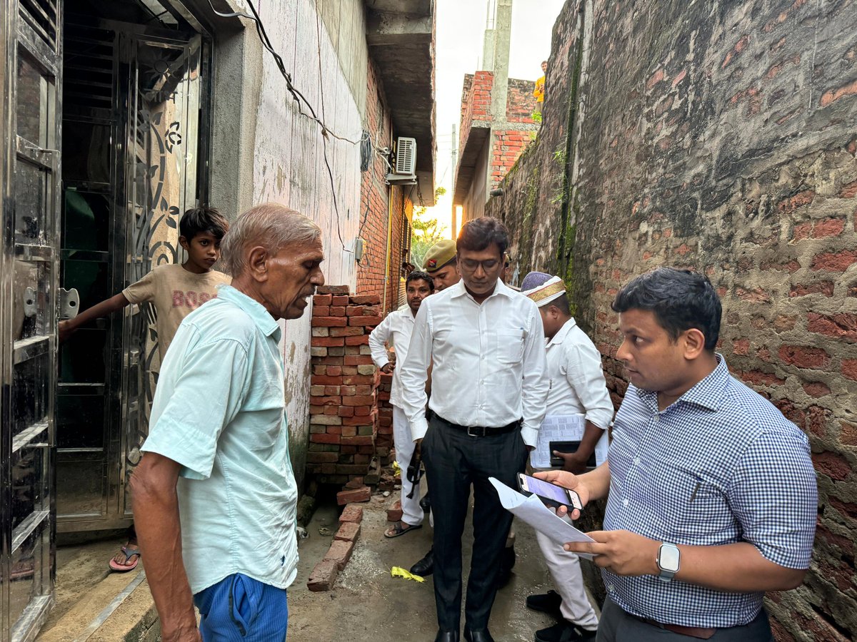 शासन के निर्देशानुसार आज आइ.जी.आर.एस पर प्राप्त हुई शिकायतों का रैंडम आधार पर भौतिक सत्यापन किया तथा संबंधित अधिकारियों को भी आम जनमानस से प्राप्त शिकायतों का निर्धारित समयावधि के अंतर्गत ही प्रत्येक दशा में गुणवत्तापूर्ण निस्तारण करने हेतु निर्देशित किया।