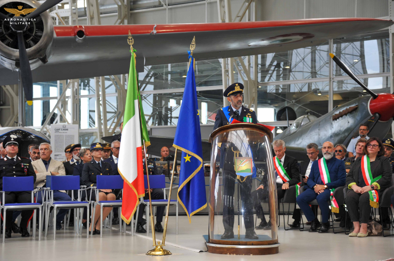 ItalianAirForce's tweet photo. Ieri, sull’antico idroscalo di Vigna di Valle (RM), la cerimonia di cambio di comando del Centro Storiografico e Sportivo dell’#AeronauticaMilitare tra il Comandante uscente, Colonnello Luigi Barbagallo e quello subentrante, Colonnello Dario Bovino.
🗞️ https://t.co/SH5YhM7fW9 https://t.co/NGrkPLkUMe