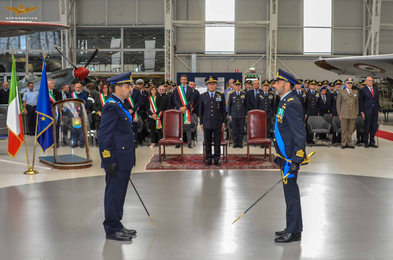 ItalianAirForce's tweet photo. Ieri, sull’antico idroscalo di Vigna di Valle (RM), la cerimonia di cambio di comando del Centro Storiografico e Sportivo dell’#AeronauticaMilitare tra il Comandante uscente, Colonnello Luigi Barbagallo e quello subentrante, Colonnello Dario Bovino.
🗞️ https://t.co/SH5YhM7fW9 https://t.co/NGrkPLkUMe