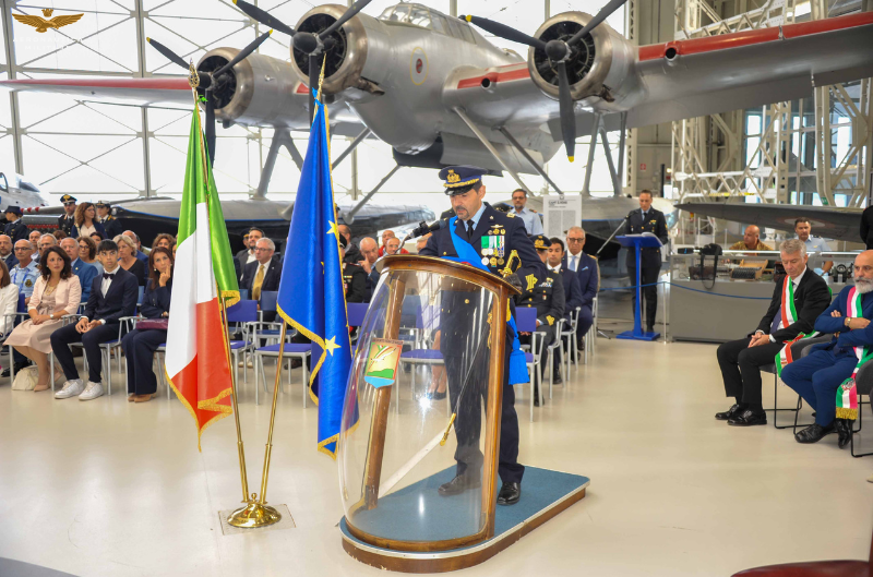 Ieri, sull’antico idroscalo di Vigna di Valle (RM), la cerimonia di cambio di comando del Centro Storiografico e Sportivo dell’#AeronauticaMilitare tra il Comandante uscente, Colonnello Luigi Barbagallo e quello subentrante, Colonnello Dario Bovino.
🗞️ bit.ly/3MPZYbS