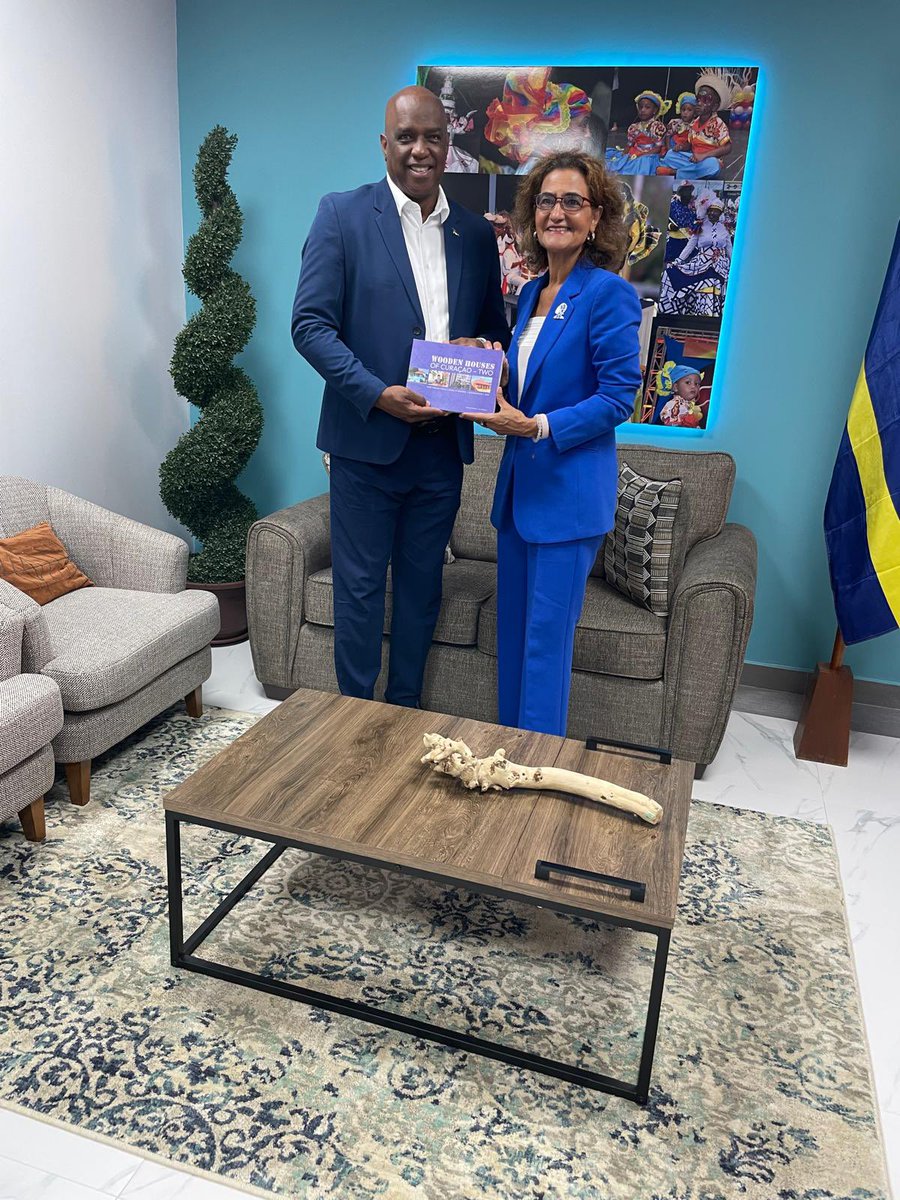 KGFerrier's tweet photo. Interessante tijd gehad op #Curaçao. Uitgenodigd door #HumanRightsDefense  voor key-note  in kader #InternationalDemocracyDay. Ook informatieve gesprekken kunnen voeren met oa plv. Gouverneur, minister Onderwijs, Parlementsvoorzitter en @UNESCO Curaçao. Gast TV show #morubondia. https://t.co/YimcbImGZK