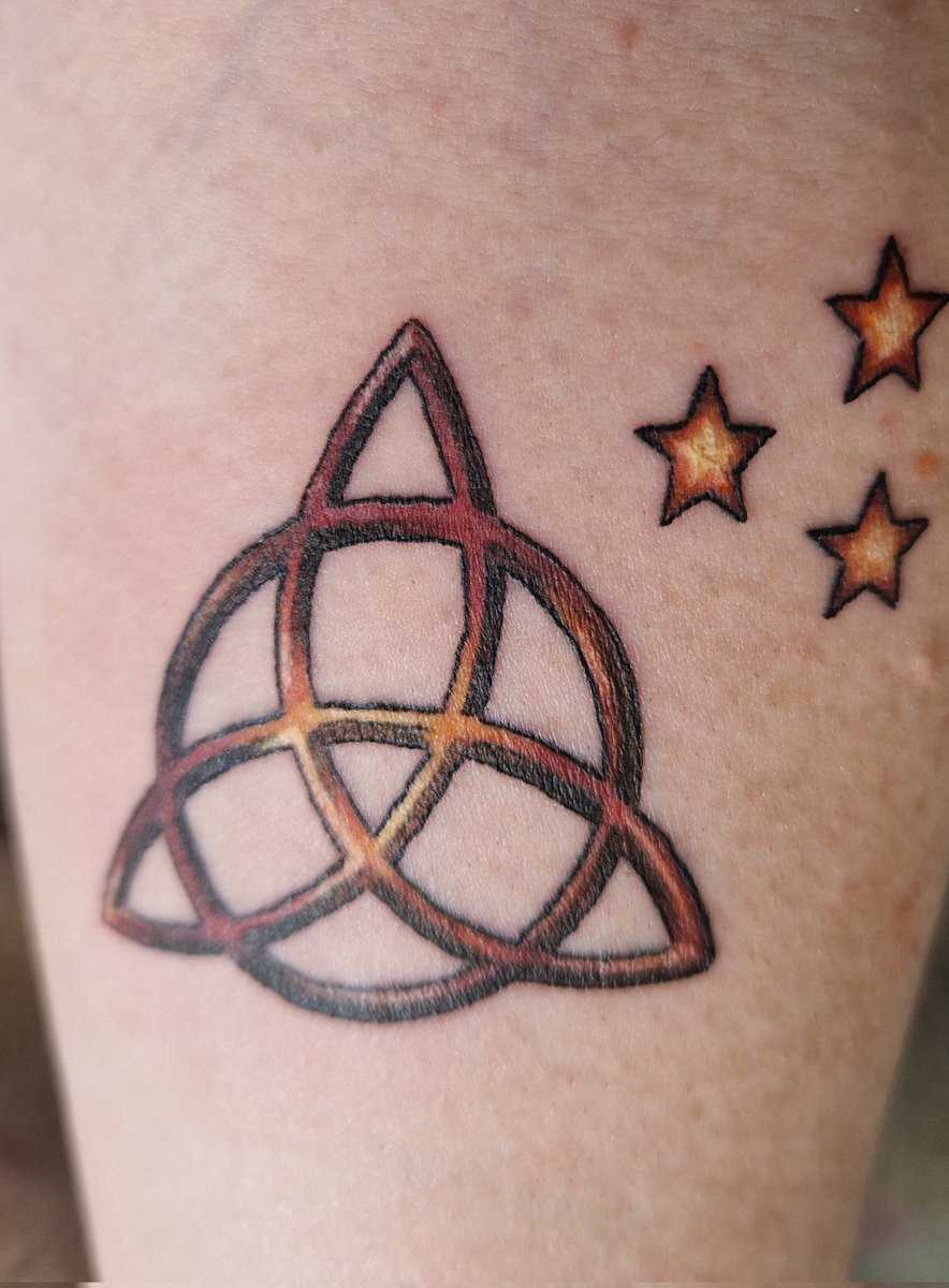 My new tattoo!😍 I've wanted this for years, and now I finally got it!! The stars represent the power of three, and they are for Shannen🕊✨️🤍

#charmed #prue #piper #phoebe #paige #Halliwell #thepowerofthree #thepoweroffour #bookofsadows #charmedforever