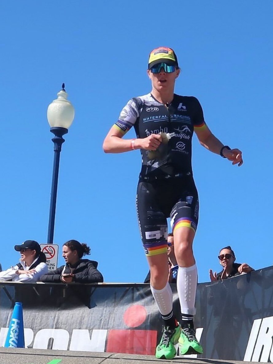 ‼️Daniele Lewis y las zapatillas con placa de carbono

“Una de las grandes ventajas de estas zapatillas son sus prestaciones que hacen reducir tu fatiga muscular. Por eso no vemos a gente caminar los días después a los IM. Yo las uso hasta entrenando”

Ahora todos a usarlas 🤦‍♂️